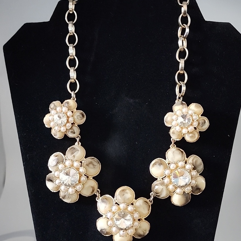 Ann Taylor Gold Floral Chunky‎ Necklace